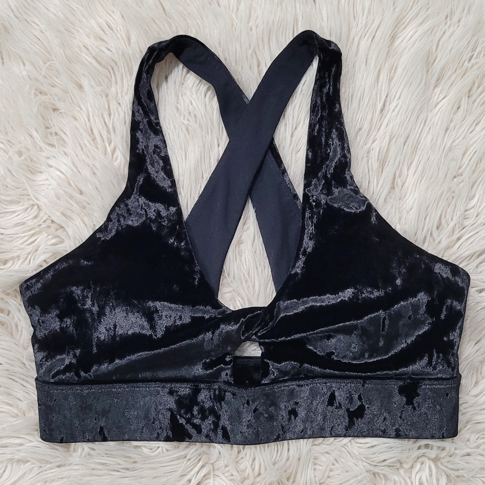 Fabletics Black Oasis Crushed Velour Twist Sports Bra Size Medium